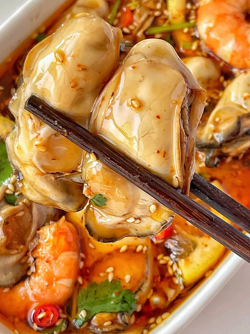 这个捞汁生蚝虾仁巨好吃,香辣爽口这一口下去根本停不下来,真的巨巨巨