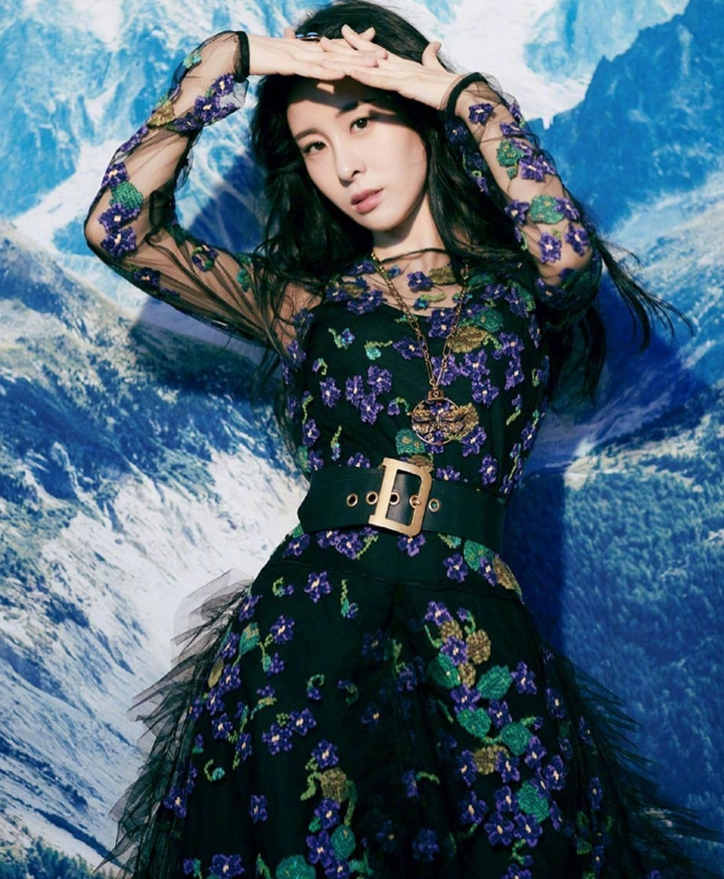 花样少女#张碧晨# 眉清目秀,粉妆玉琢,身材窈窕,性感迷人.