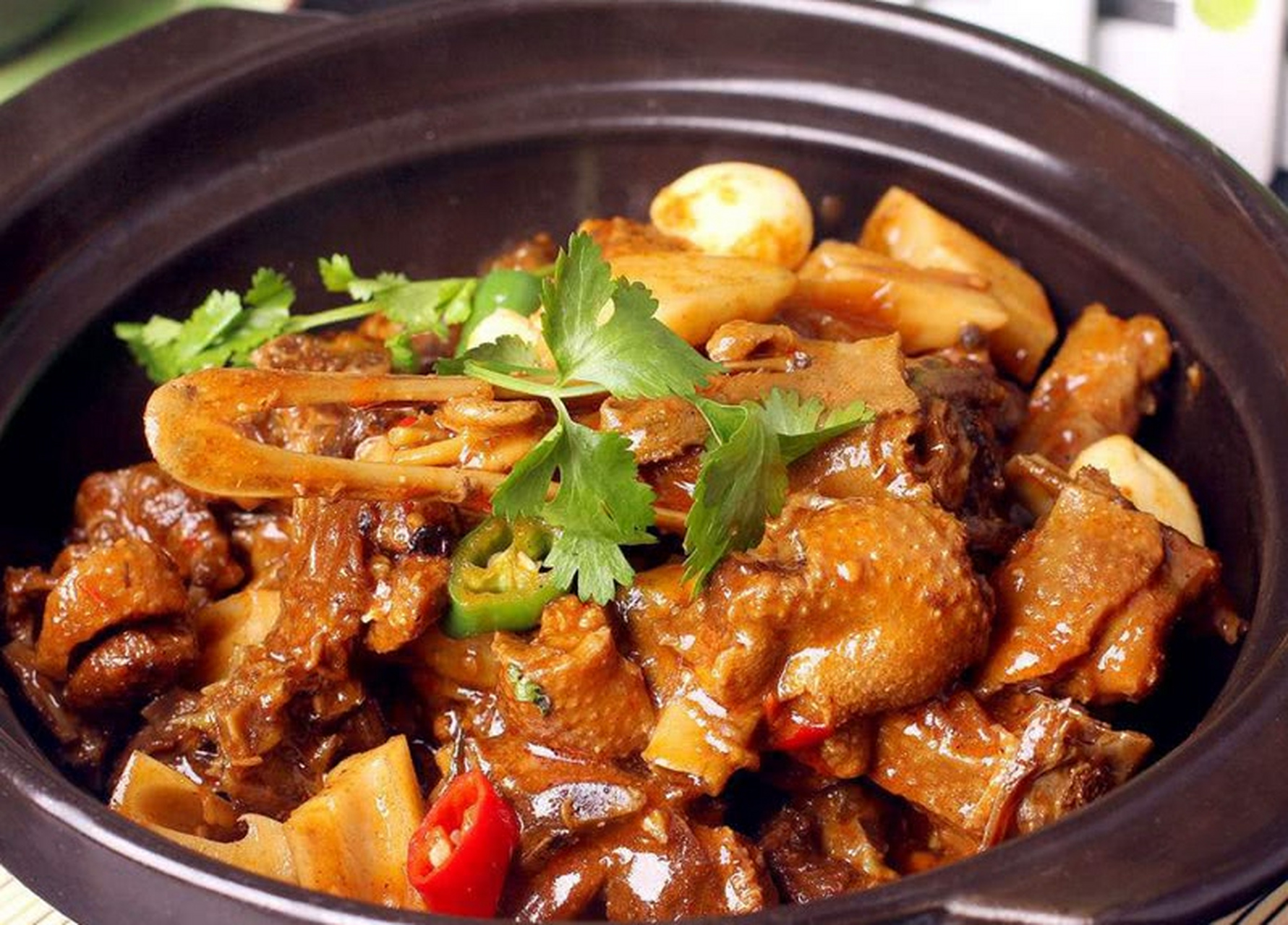 啤酒鸭,这同样也是"地道"的江西美食,可是却很难走出省,因为在其它