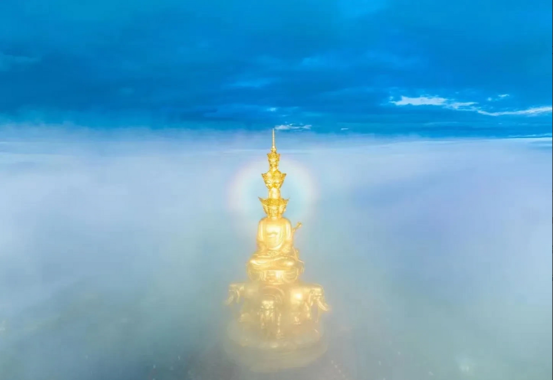 但这真是四川峨眉山!佛光闪现,百年祥瑞,阿弥陀佛!