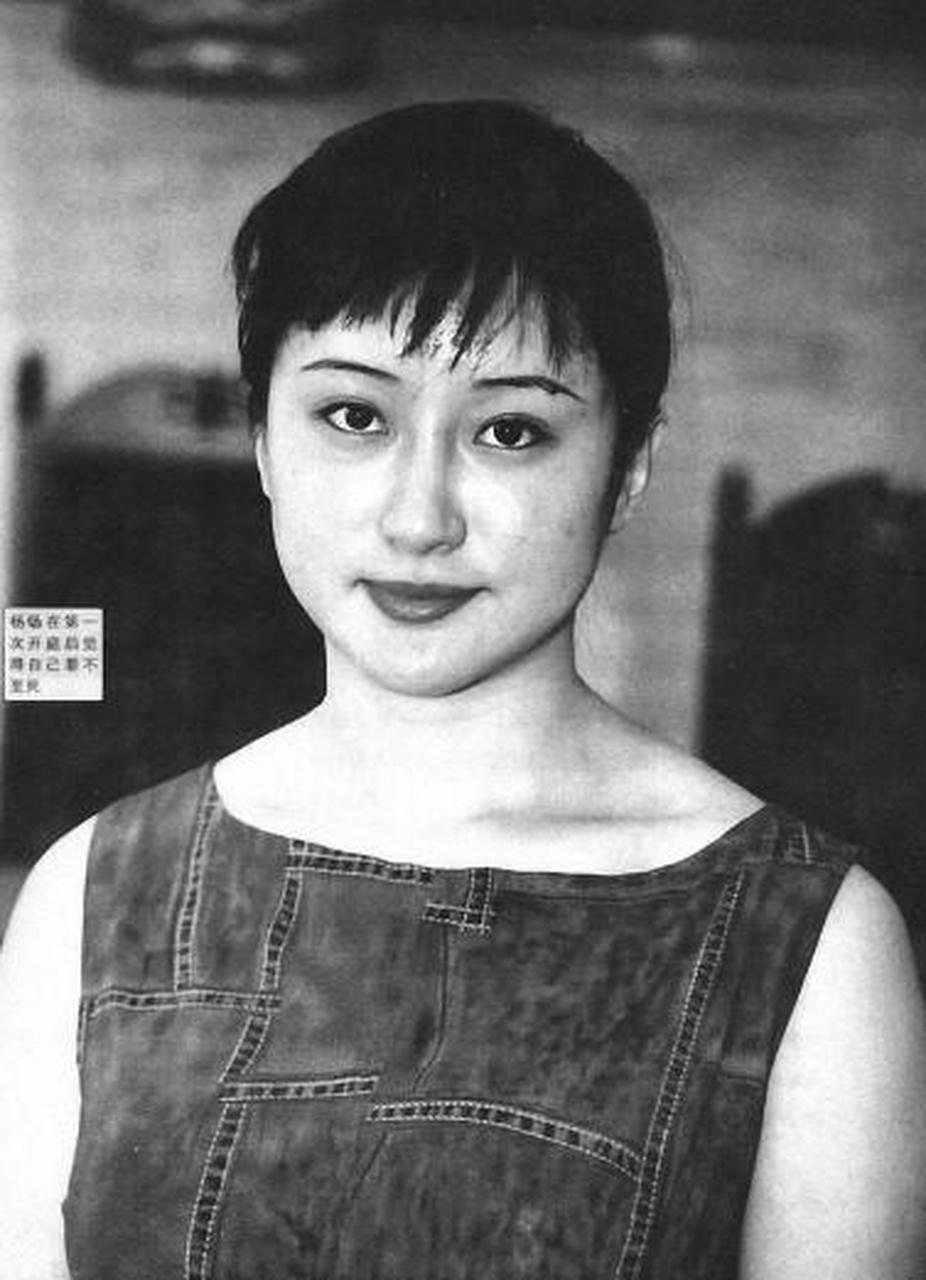 2001年,一位叫杨旸的北大美女空姐,在飞机上认识一