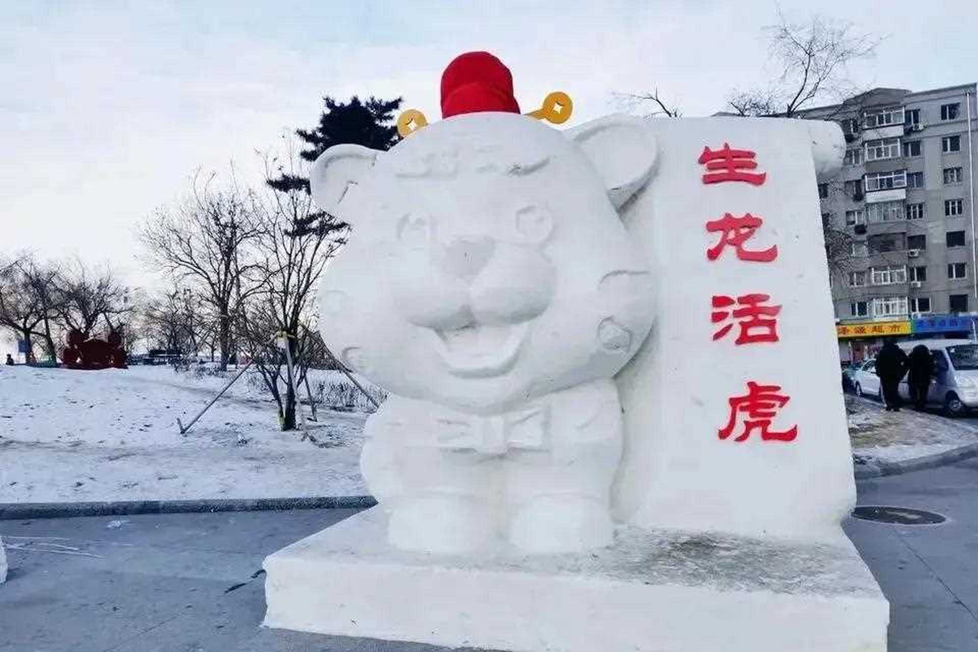 雪堆的老虎图片