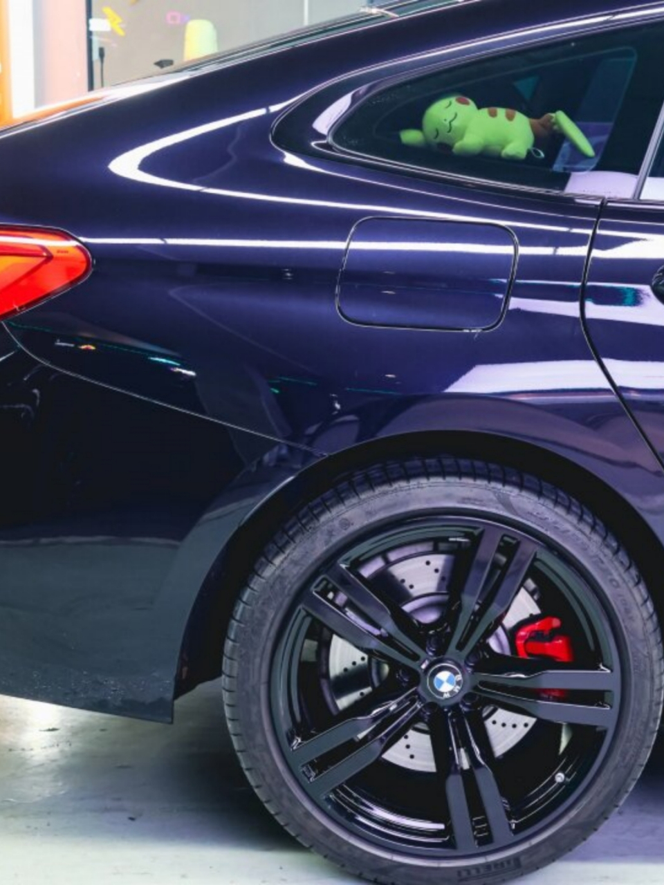 宝马轮毂改色亮黑巨帅  宝马6系gt轮毂改色亮黑,采用原厂静电粉末工艺