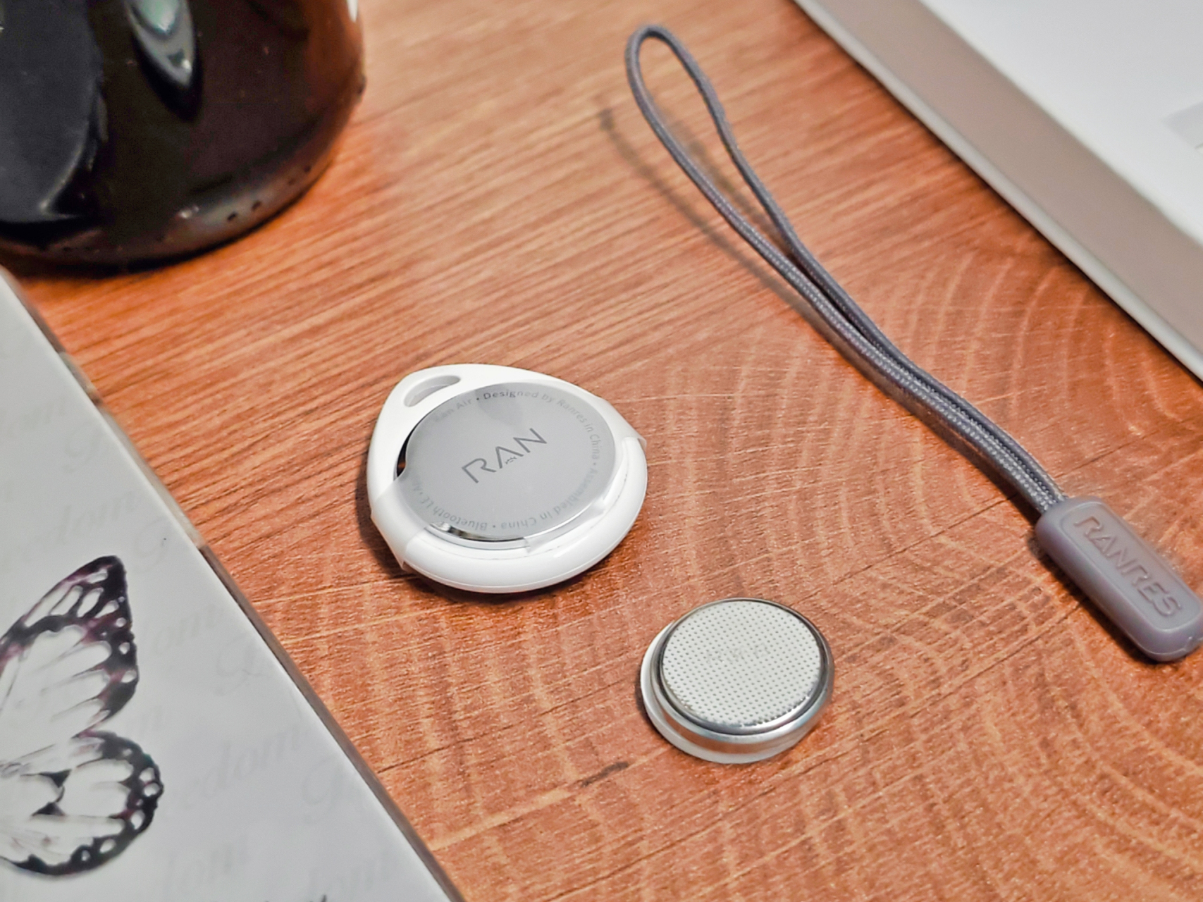 对标air tag 的冉物智能防丢器air来咯,价格不到一半功能却差不多.