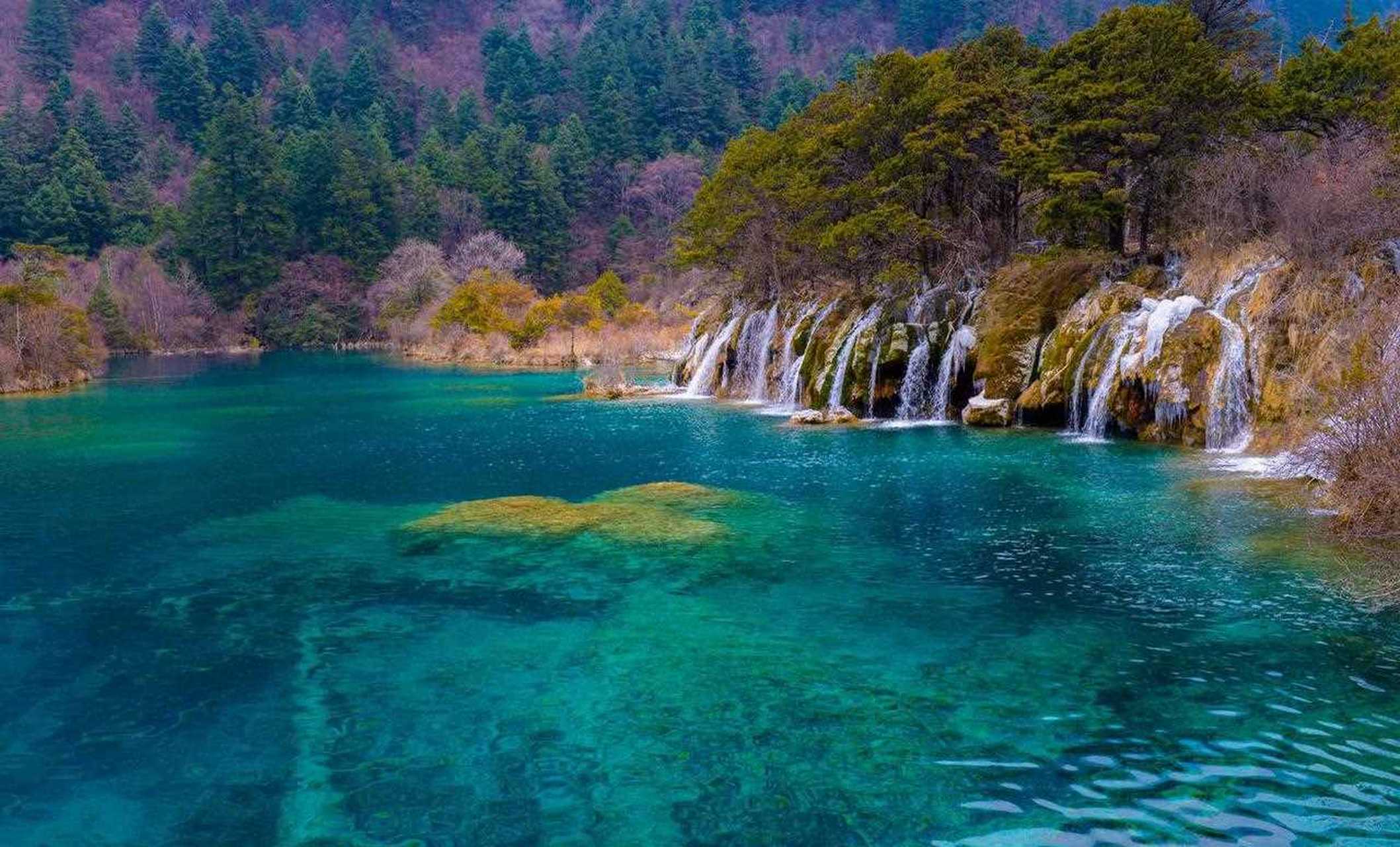 九寨沟[阴险] 九寨沟位于四川省阿坝藏族羌族自治州九寨沟县,距成都