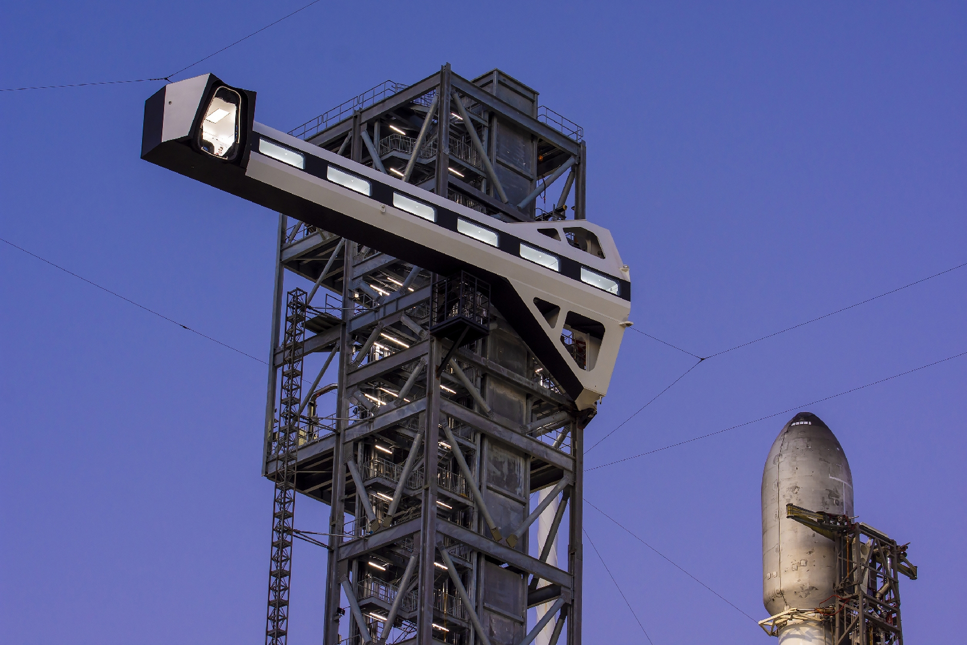 nasa# #spacex# #spacex星舰# spacex新的载人发射塔廊桥在卡角slc