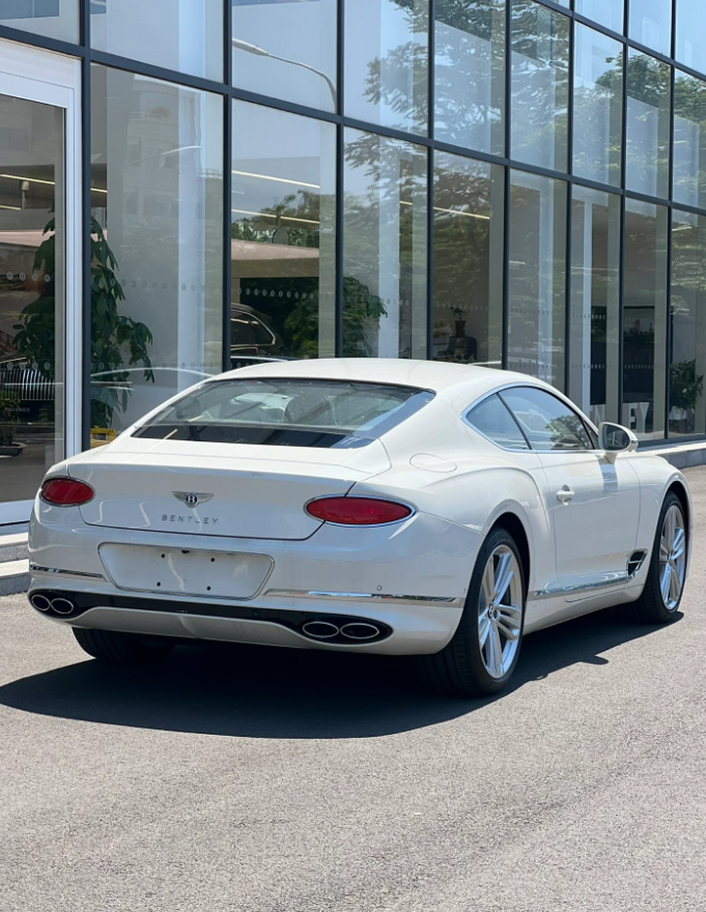 宾利欧陆gt冰川白,魅力无法挡!