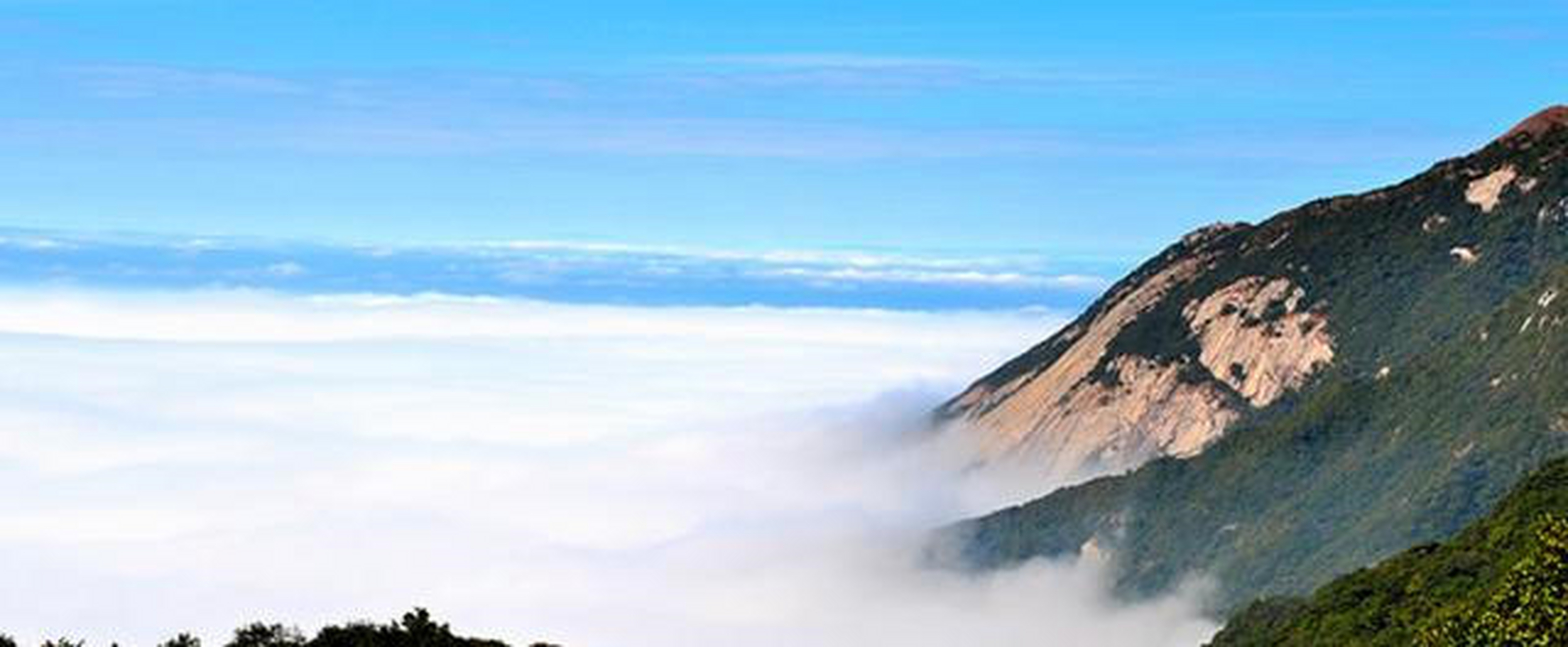 罗浮山又名东樵山,位于博罗县西北境内东江之滨,是是中国道教十大名山