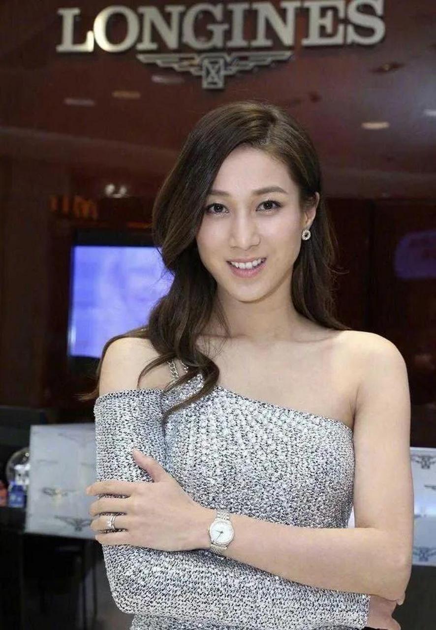 钟嘉欣性感写真照来了