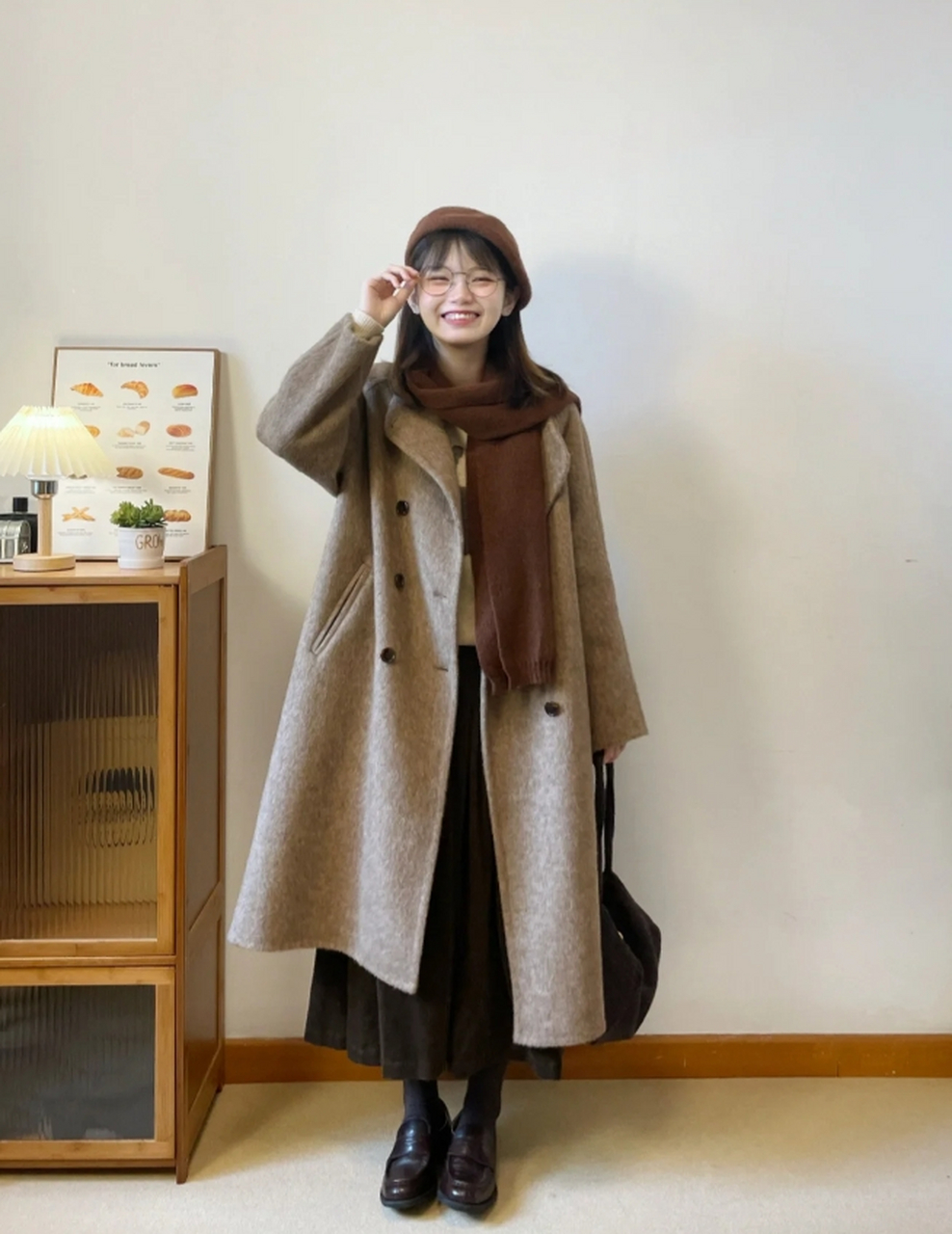 小个子大衣穿搭,舒适冬日的日系风 暖呼呼的杏色大衣,给人一种温柔又