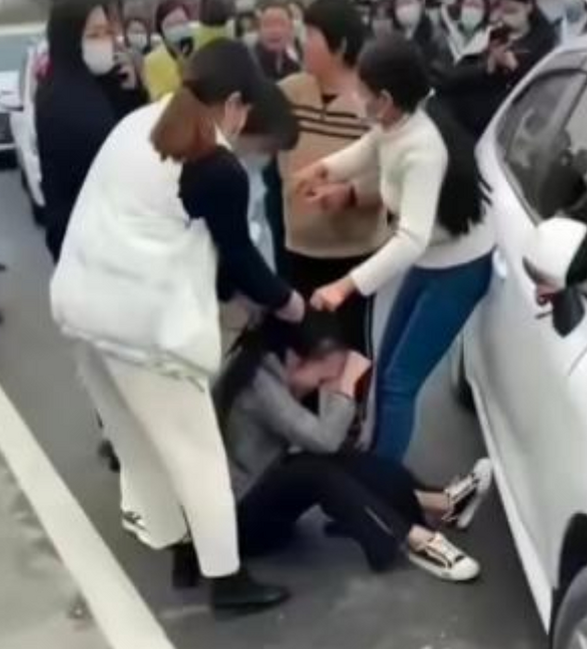 原配暴打小三