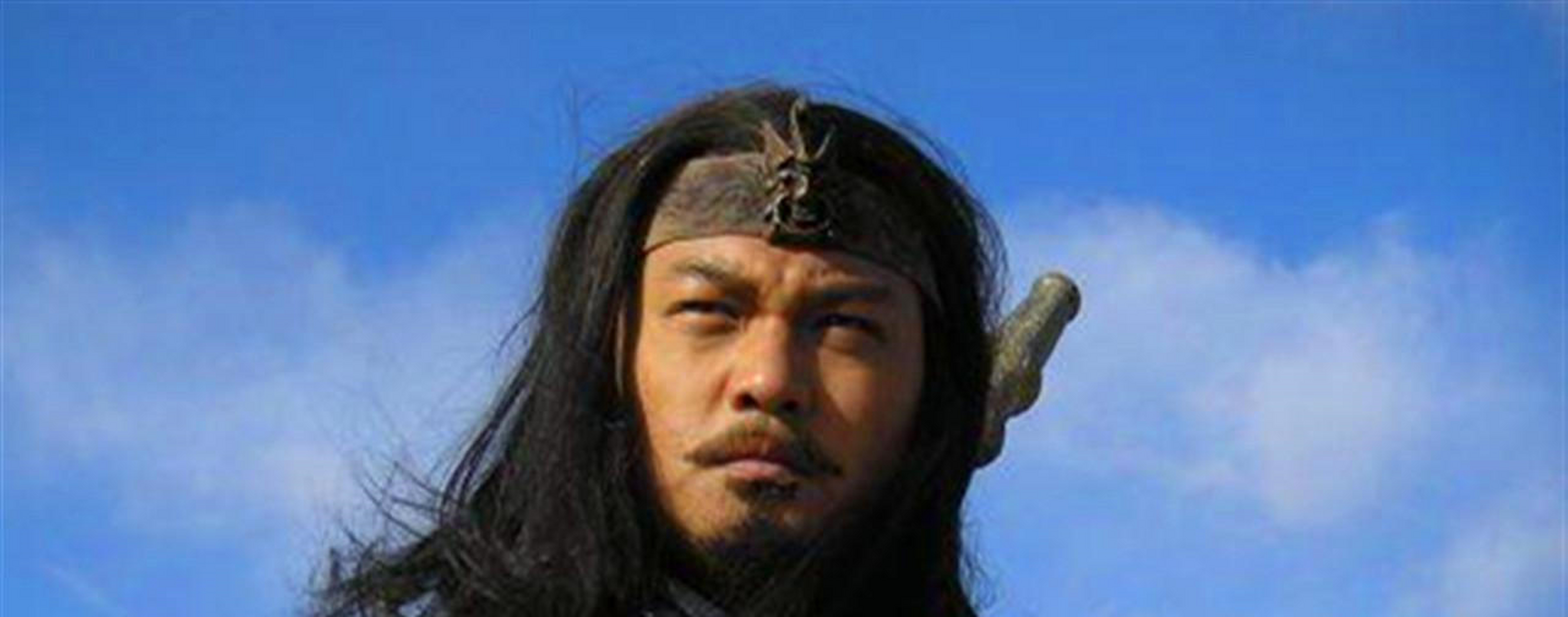 二,黄忠 黄忠是刘表麾下的中郎将,他跟随刘表侄子刘磐驻守在长沙攸县.