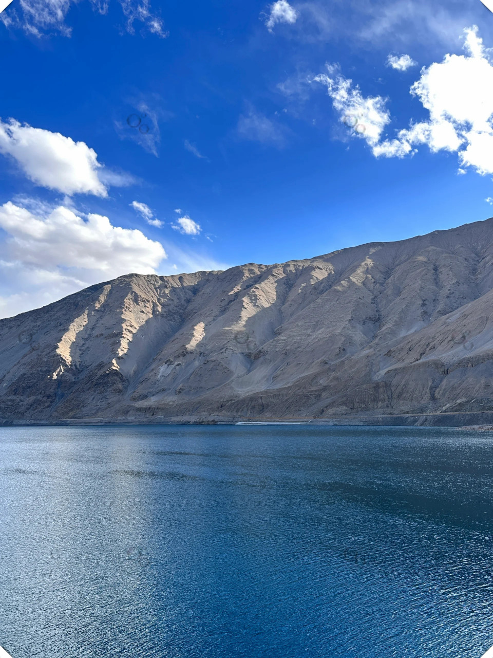 班迪尔蓝湖,翡翠蓝宝石的诱惑  白沙湖的蓝是翡翠色的,而班迪尔蓝湖更