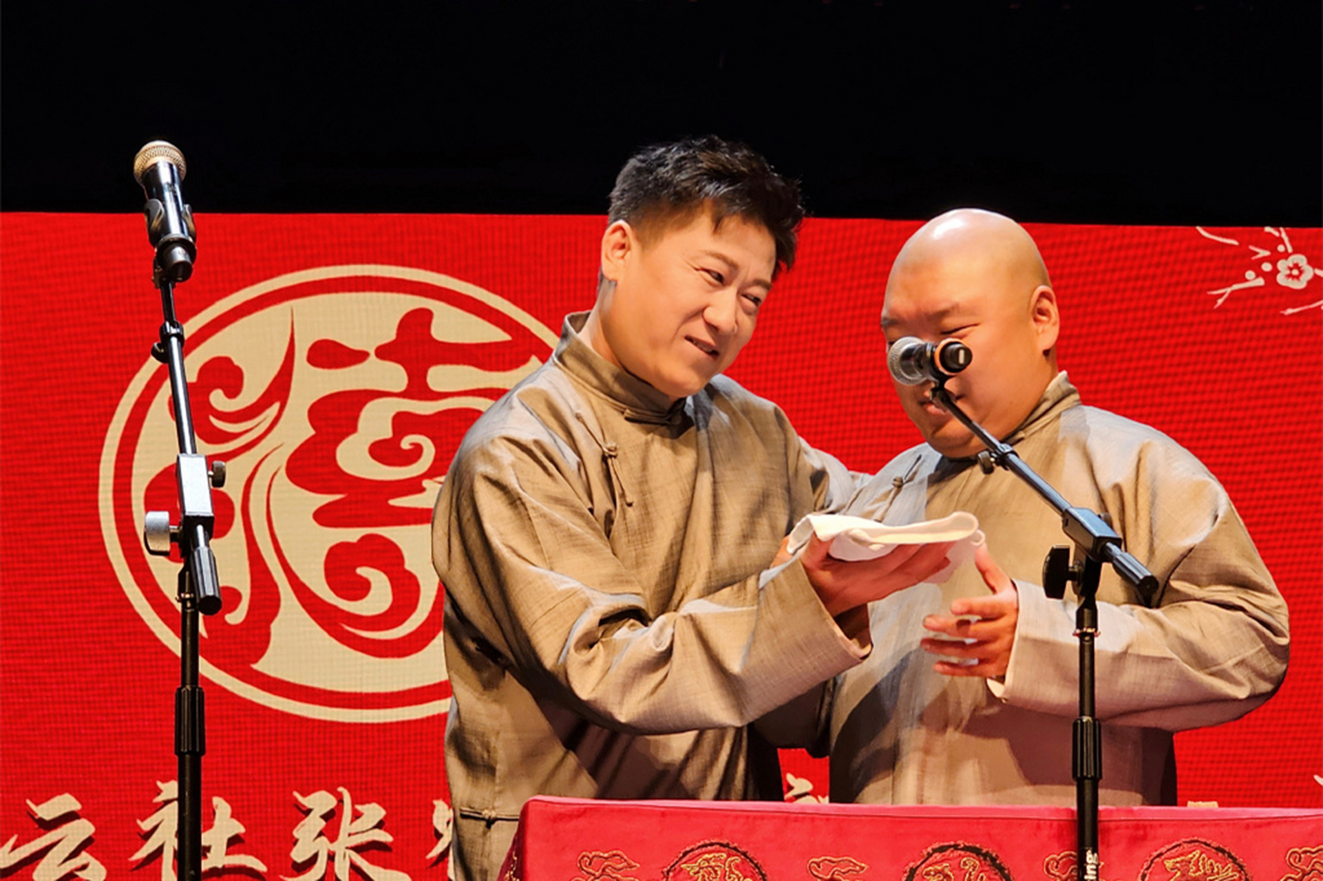 8月10日,德雲社張鶴倫,郎鶴炎包頭相聲專場圓滿成功.