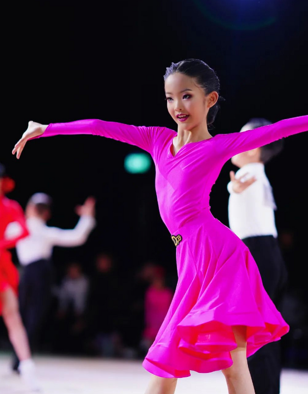 舞蹈美女# 在2023年第64届英国青少年黑池舞蹈节上,今年10岁的女孩颜