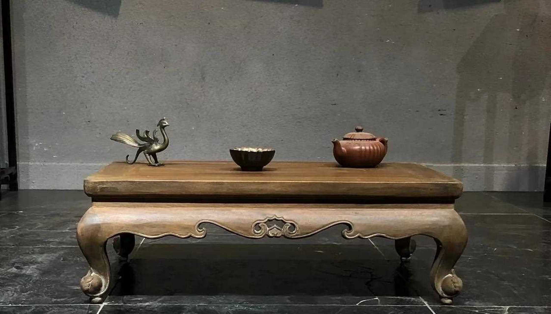或赏画,或品茶,或下棋博弈;彻夜长谈.