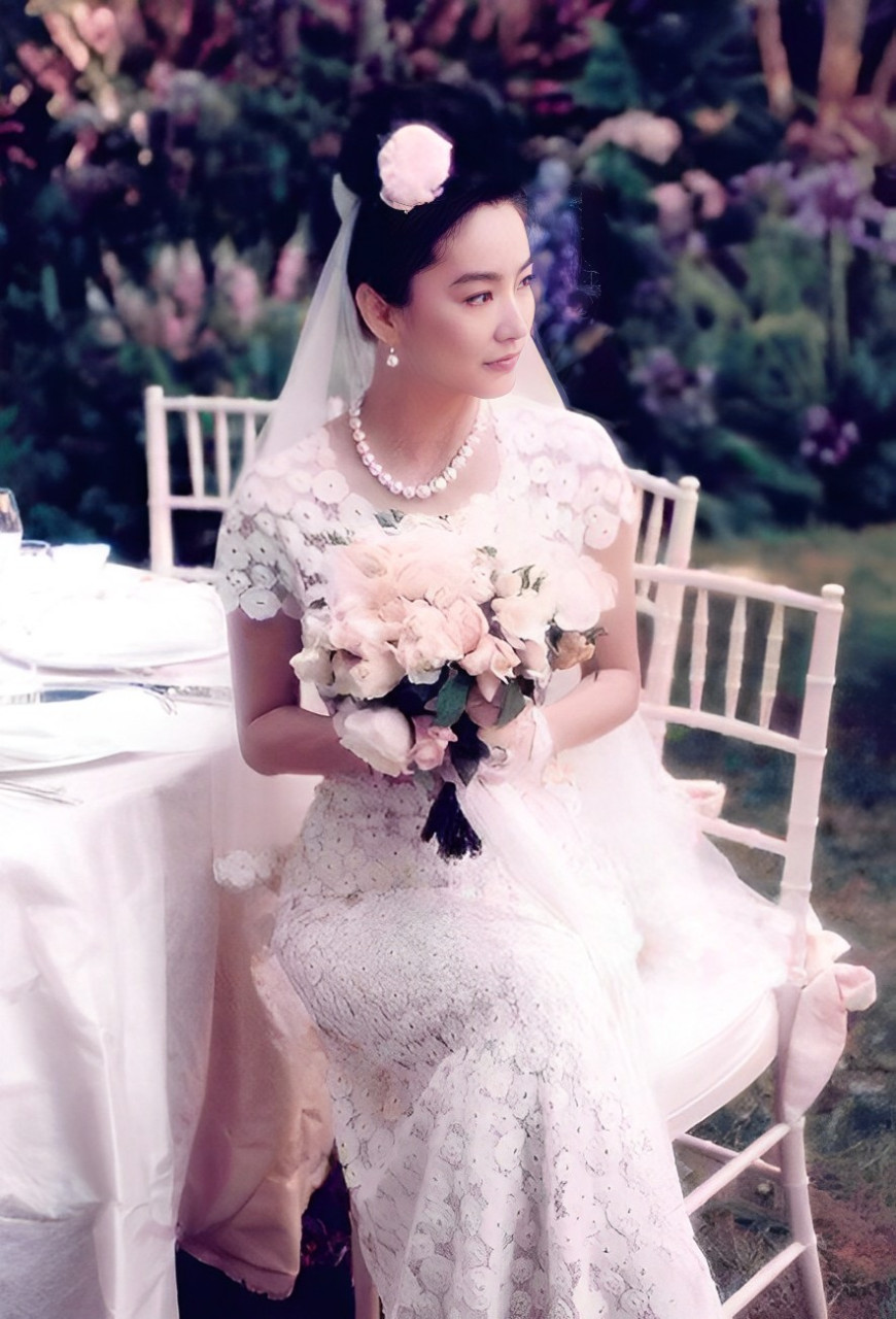 这是1994年,女神林青霞的绝美婚纱照