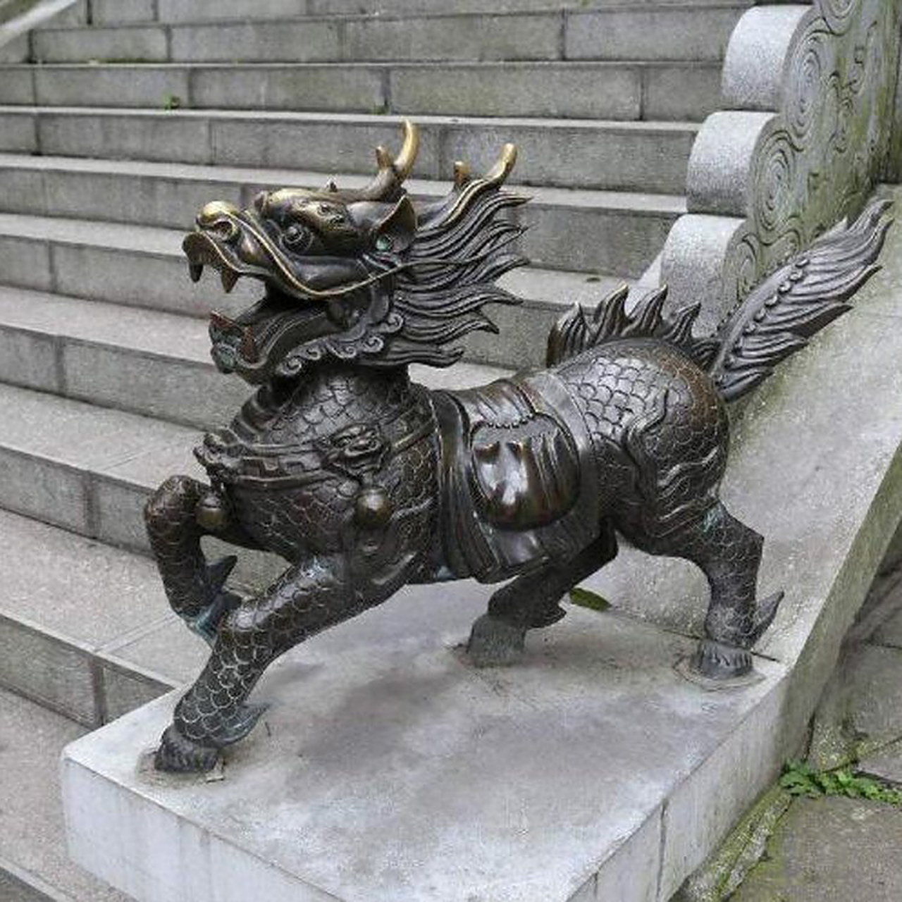 风水铜麒麟雕塑 招财镇宅麒麟摆件 公司,办公室,书房工艺品摆件 可来