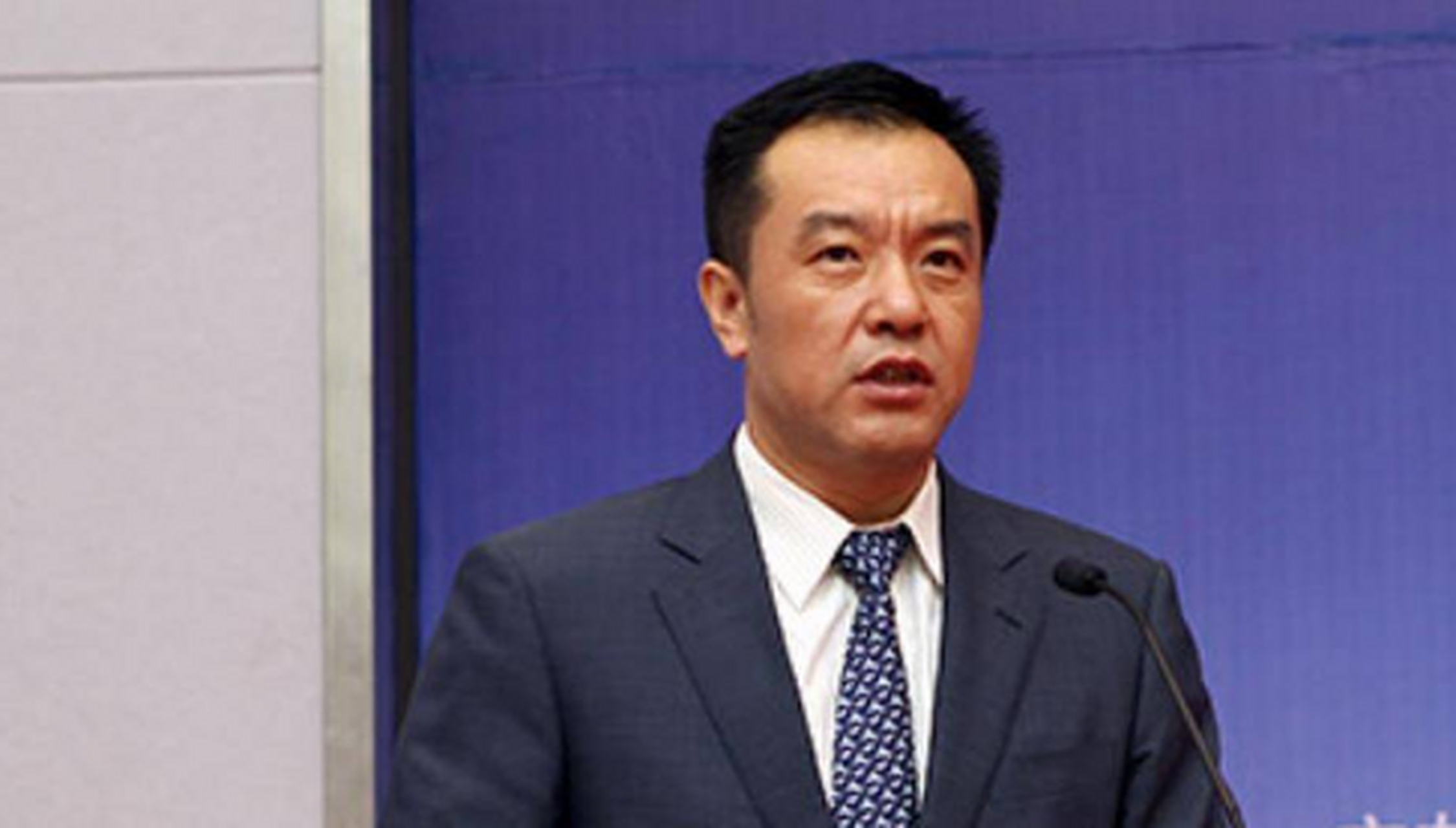 大连市原副市长刘岩被查,曾因违规向企业借车受党内警告处分,多名