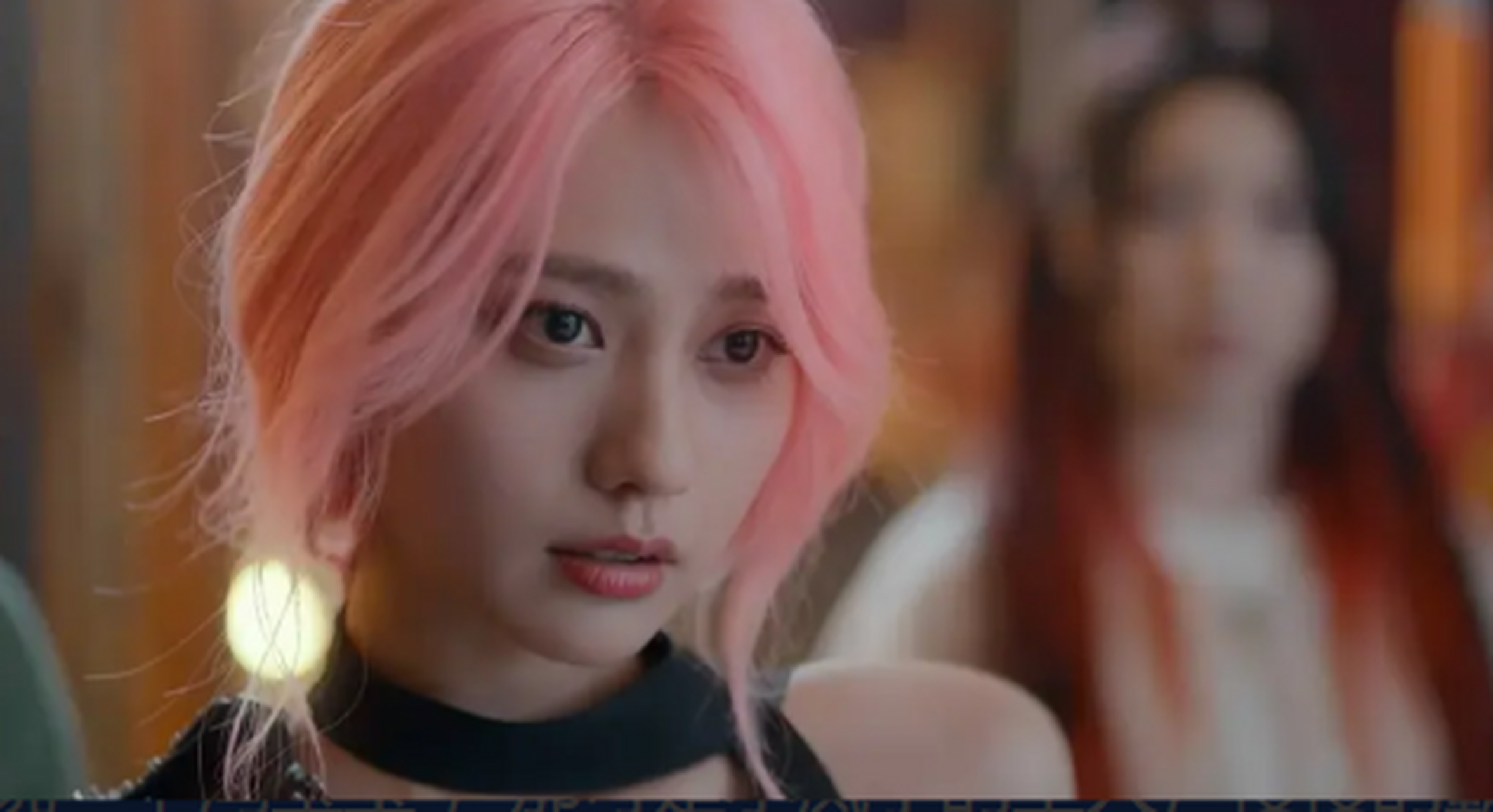 妍妍  先是活泼可爱的学妹妍妍,满满的青春活力啊!