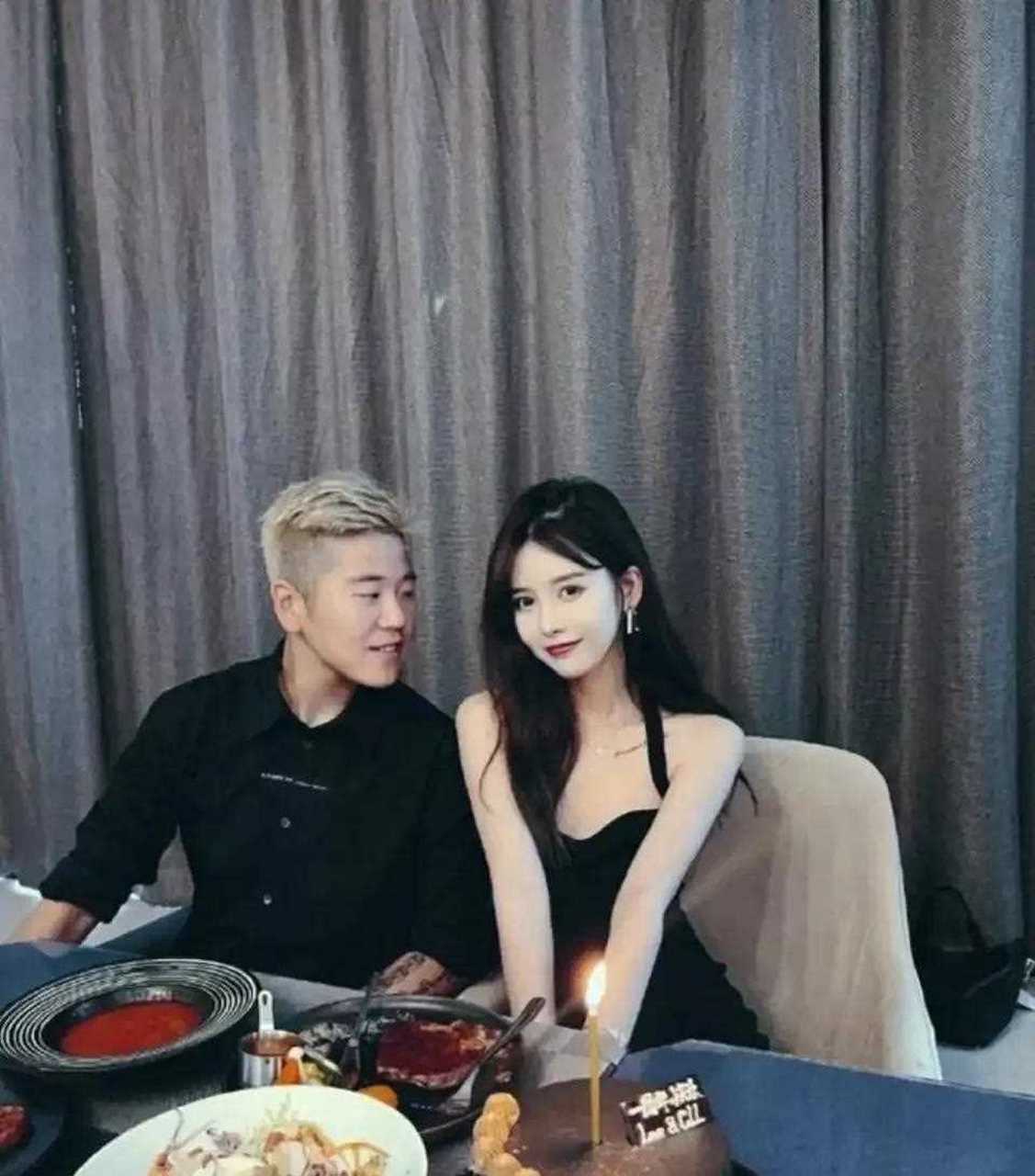 女足夺冠了,女足李影的女友真漂亮啊!