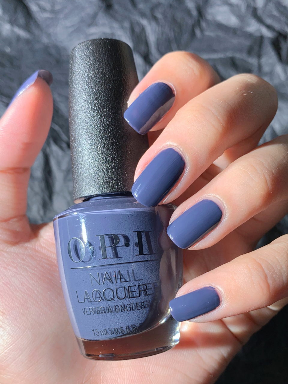 敲显白的静谧深海蓝 | 纯色指甲油试色 不挑皮的静谧深蓝 很干净的