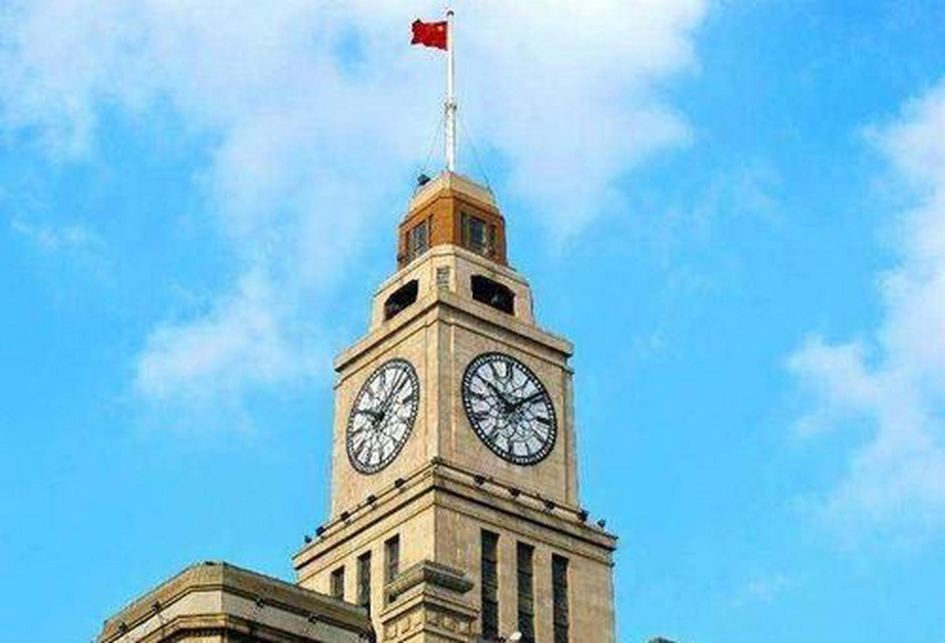 上海海关大钟中国特色明显,是上海外滩一座地标式建筑.