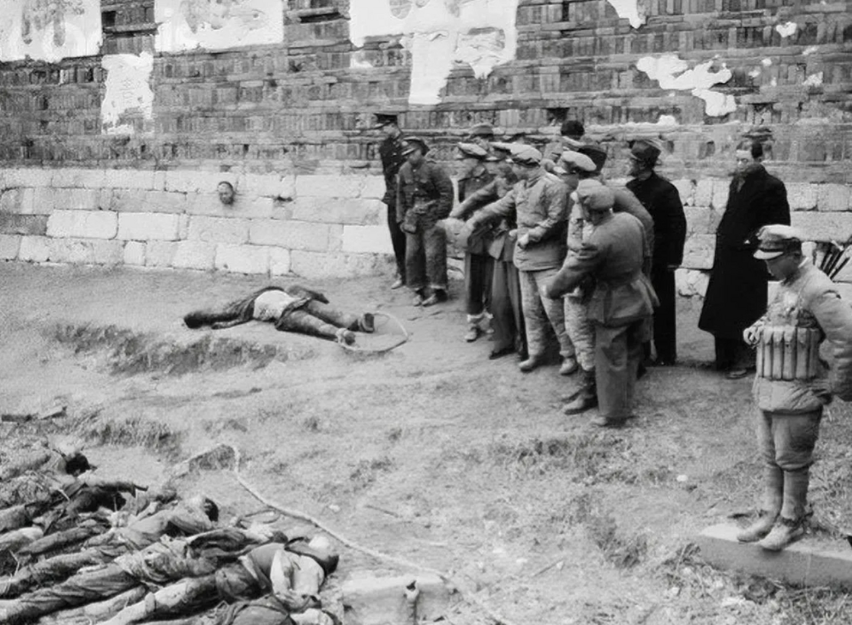 1941年,上海刑场,新四军苏浙游击纵队的全体成员,被残忍杀害后,一张