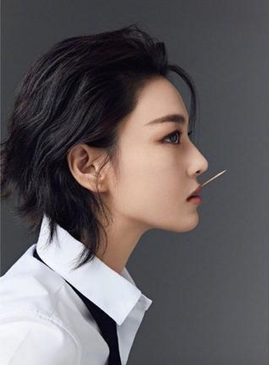 "羽玉眉"是古典眉形的一种,它眉头粗眉尾细,形状似羽毛飞扬一样,看