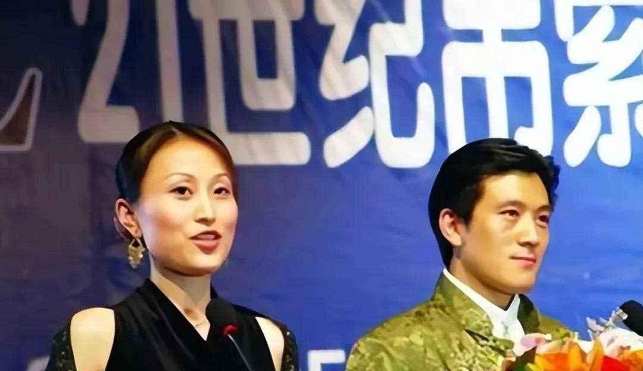 杨子前妻陶虹,昔罕见带爸妈一起出游!一家三口同框,好温馨!