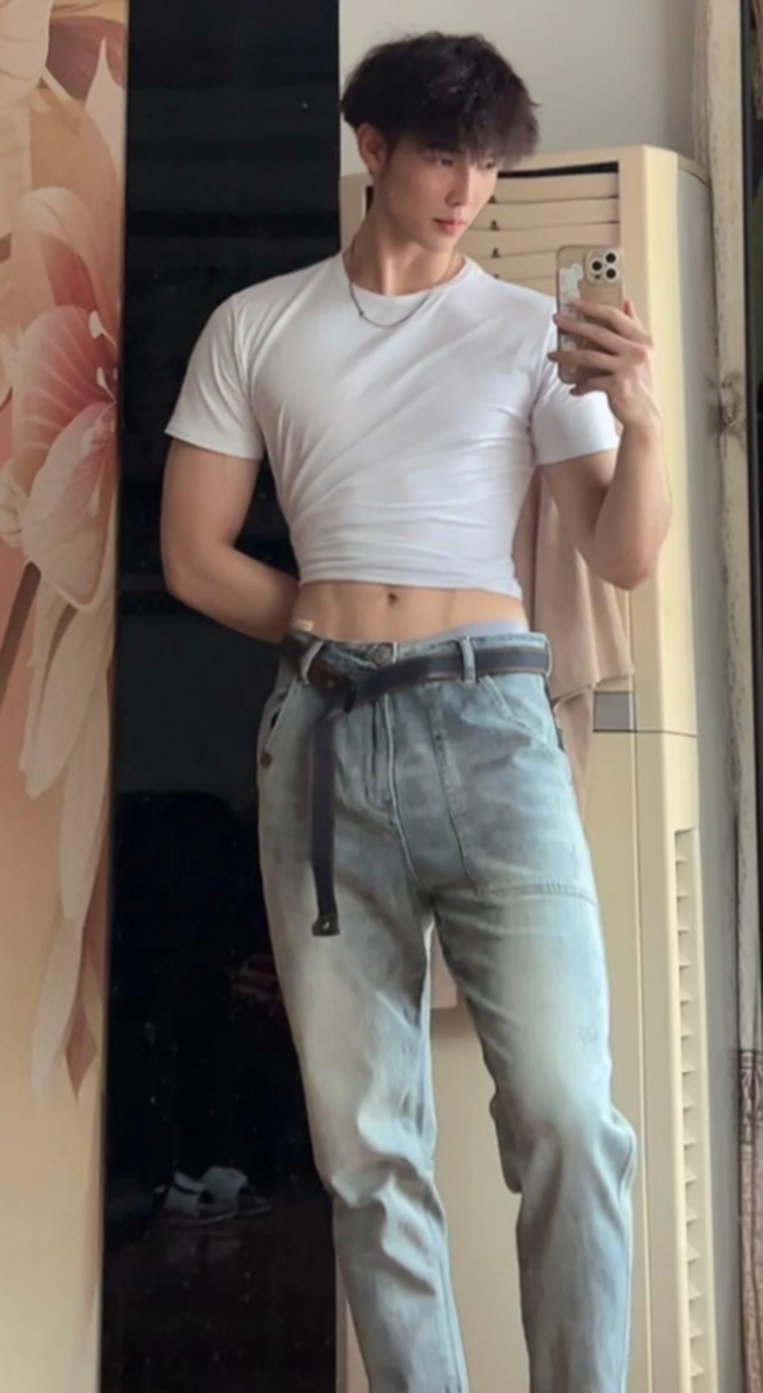 男人,你已经成功引起我的注意力!肩宽腰细腿又长,还让不让人活了!