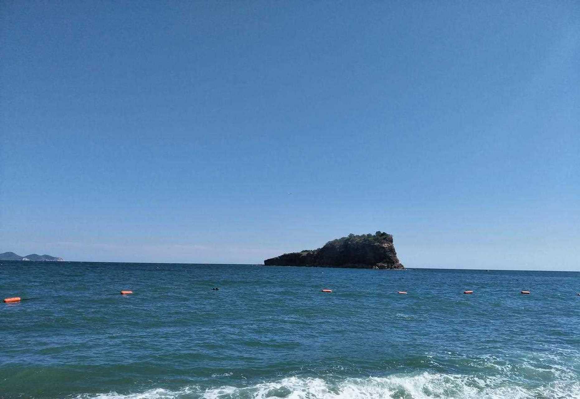 棒槌岛海滨浴场,日清凉好去处.