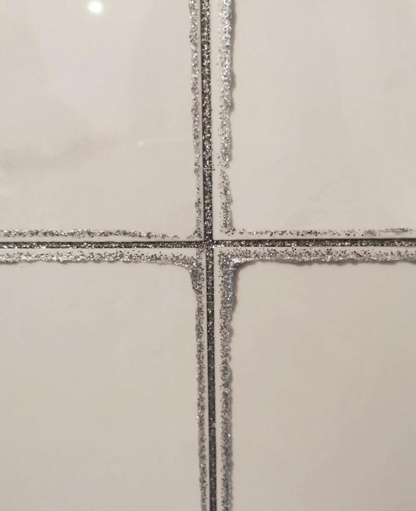 我家已经开工啦,网上找的美缝,选了他们家最贵的一款,客厅阳台卫生间