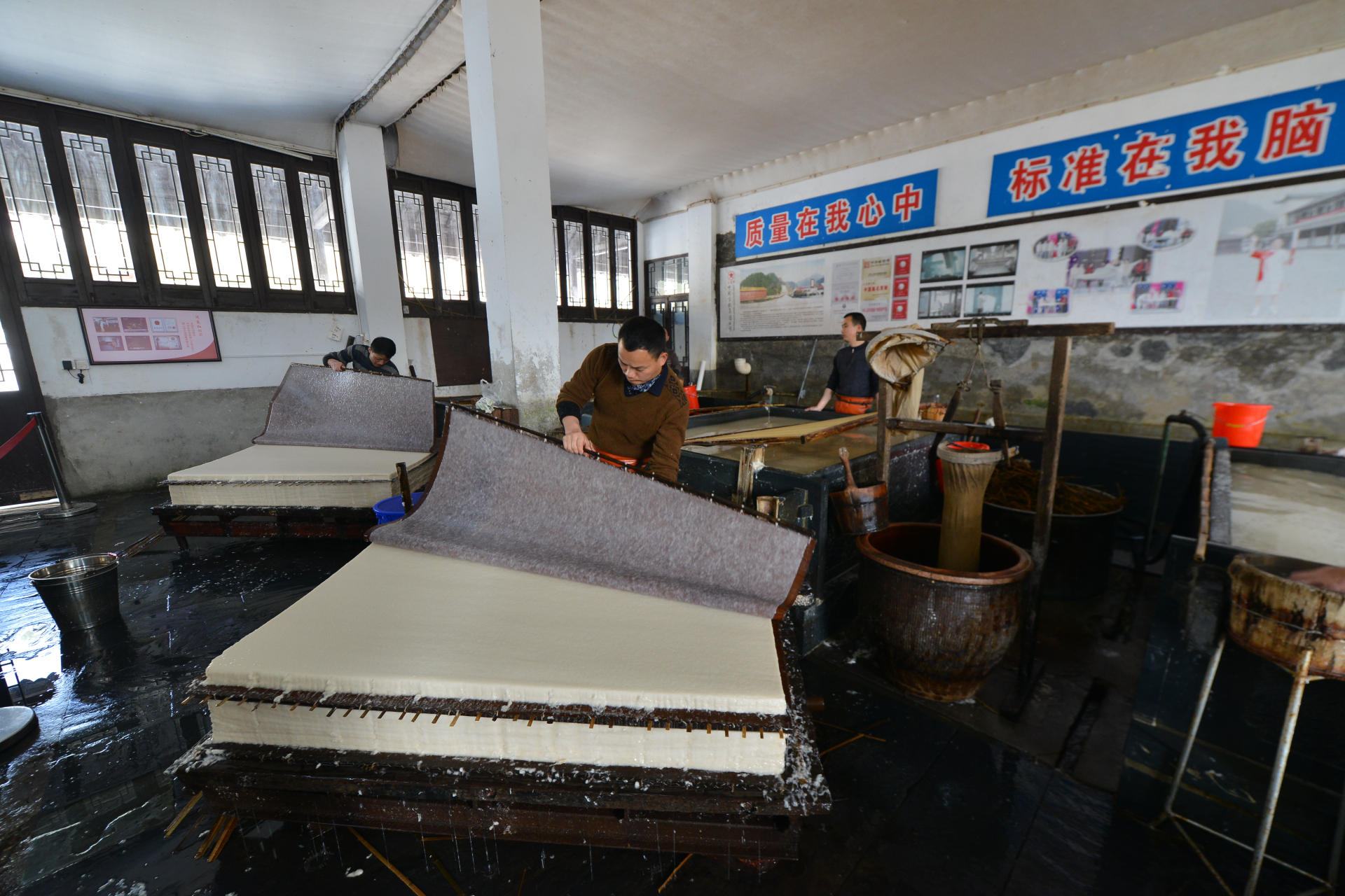 红星宣纸的生产过程.