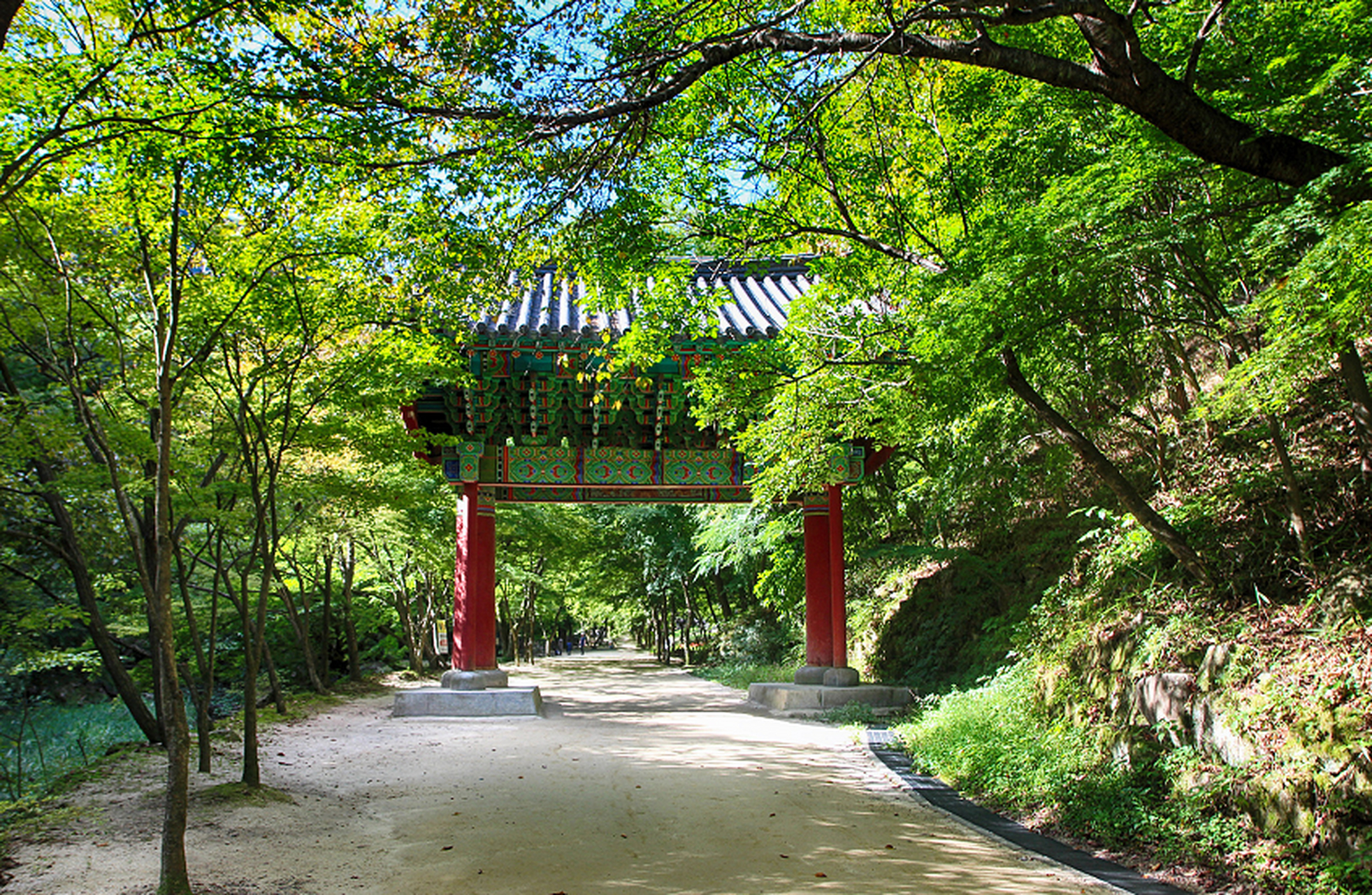 龙潭山公园在吉林市的东部,吉林市四大名山之一,也是中国著名的城市