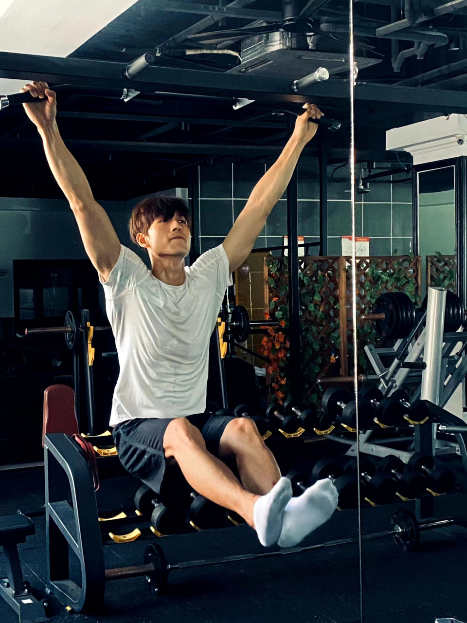 此前在张峻宁与秦岚,邓家佳主演的电视剧《灿烂的转身》开播期间