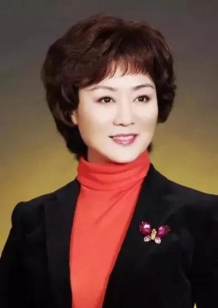 在一次节目中,白燕升采访京剧名角李胜素:"听人说您至今不会煮饭,也不