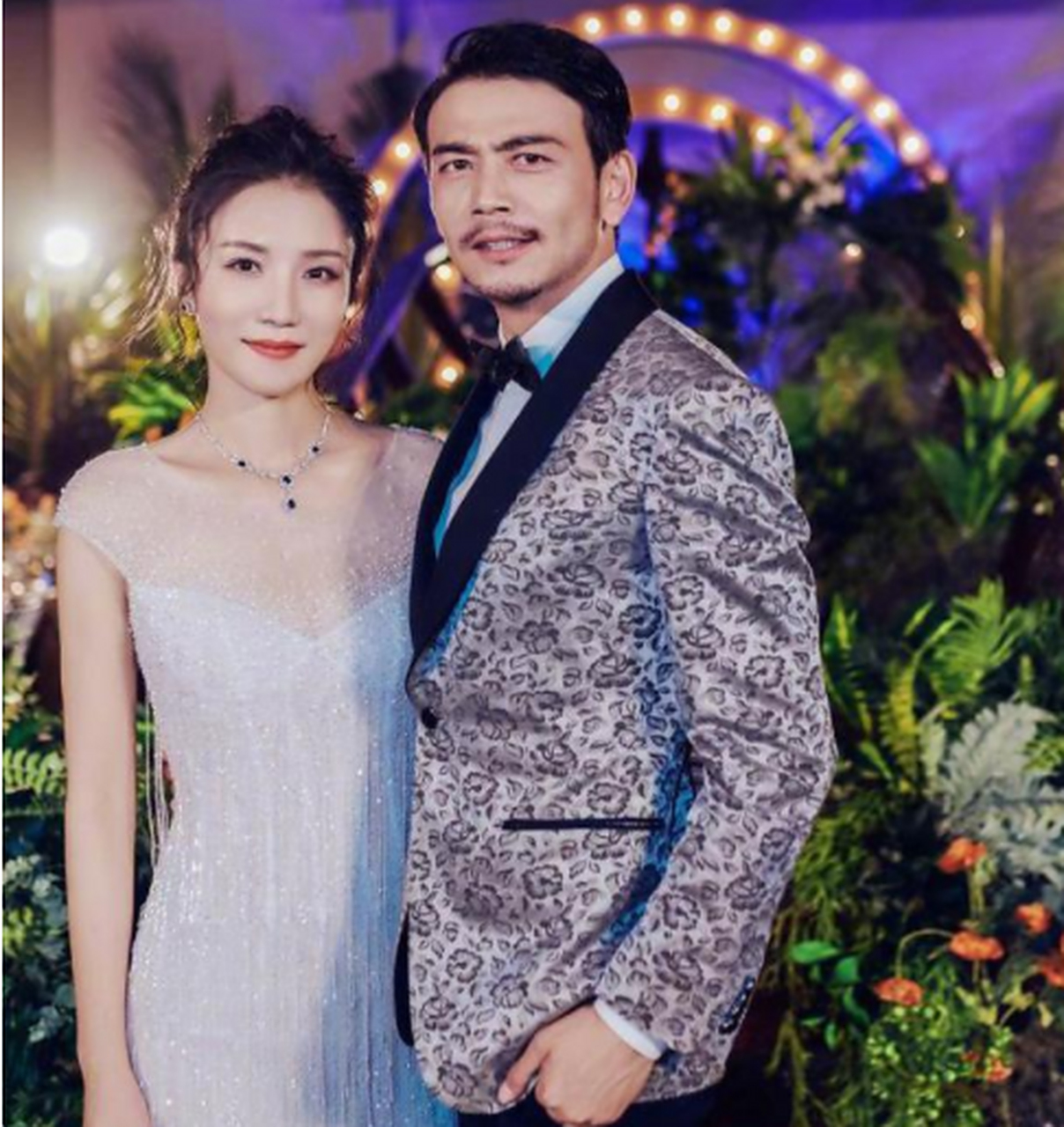 节目中,杨烁向妻子公开承诺:"如果离婚,我所有财产都归你王黎雯诵有