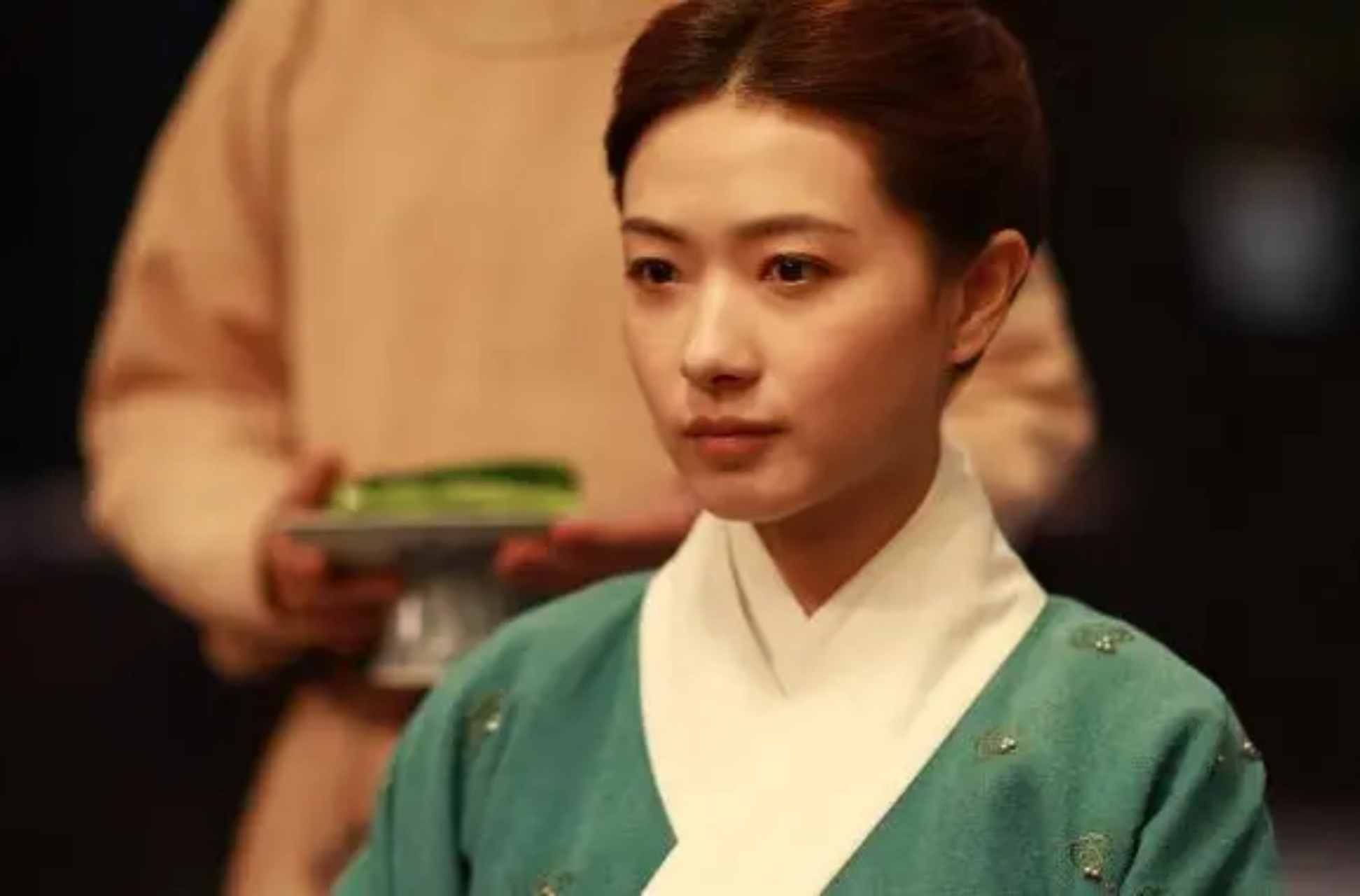 1561年,35岁的戚继光背着妻子娶了三个小妾,小妾沈氏为他生下儿子