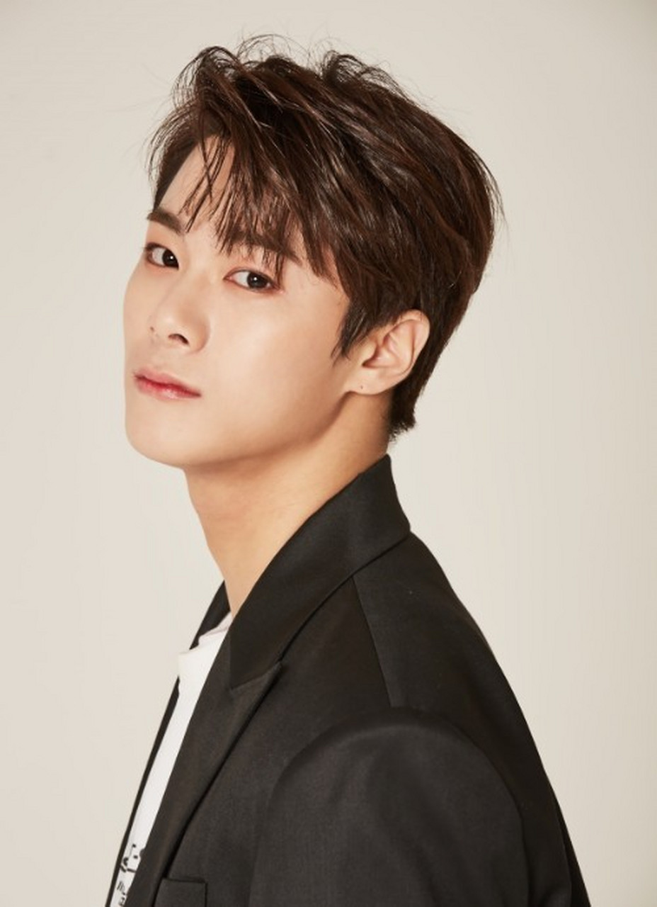 韩国男子团体astro成员文彬去世,终年25岁.