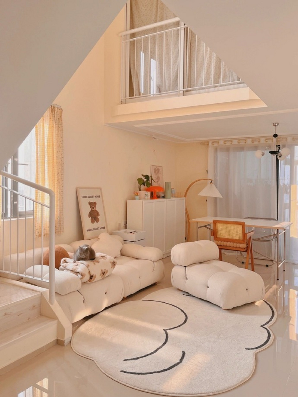 独居女生60平米的奶油风复式公寓.      #动态创作月