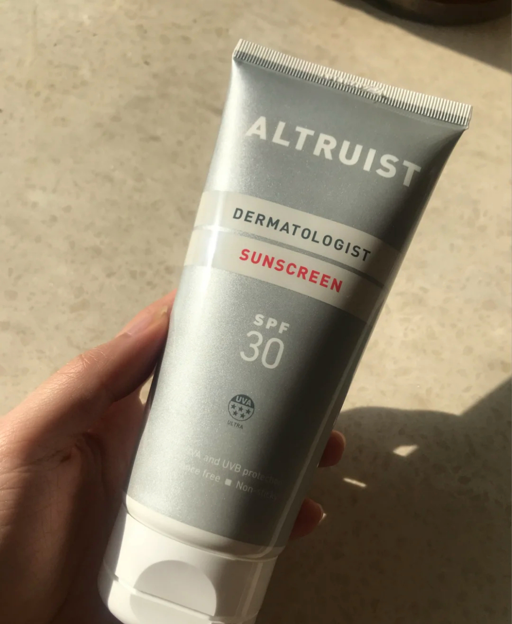 altruist是英国皮肤科医生做的防晒品牌,便宜大碗 宗旨是让大家都能