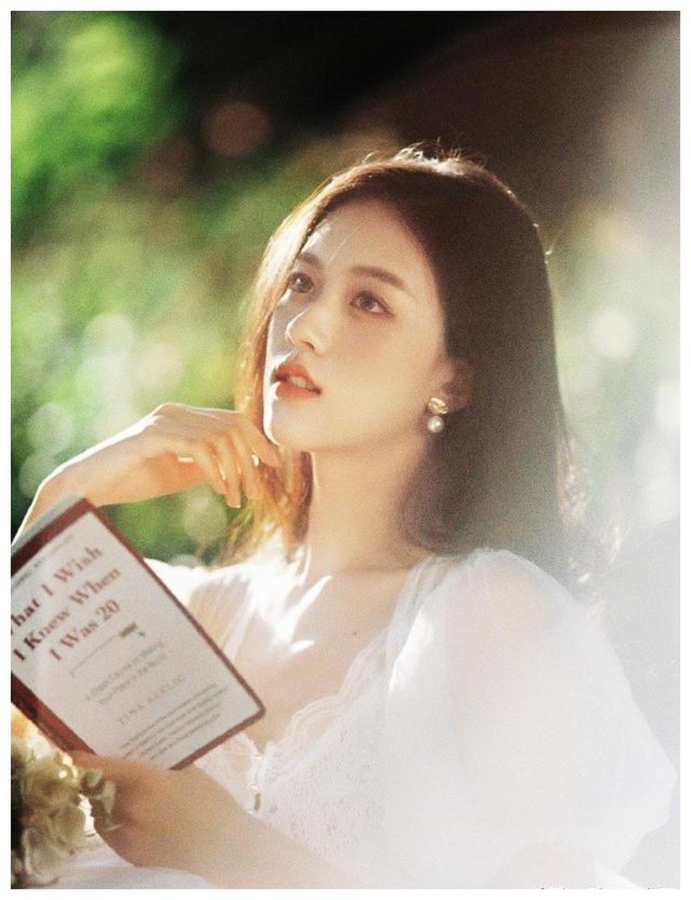 上海戏剧学院美女小姐姐甘子琳迷人美照欣赏,真美