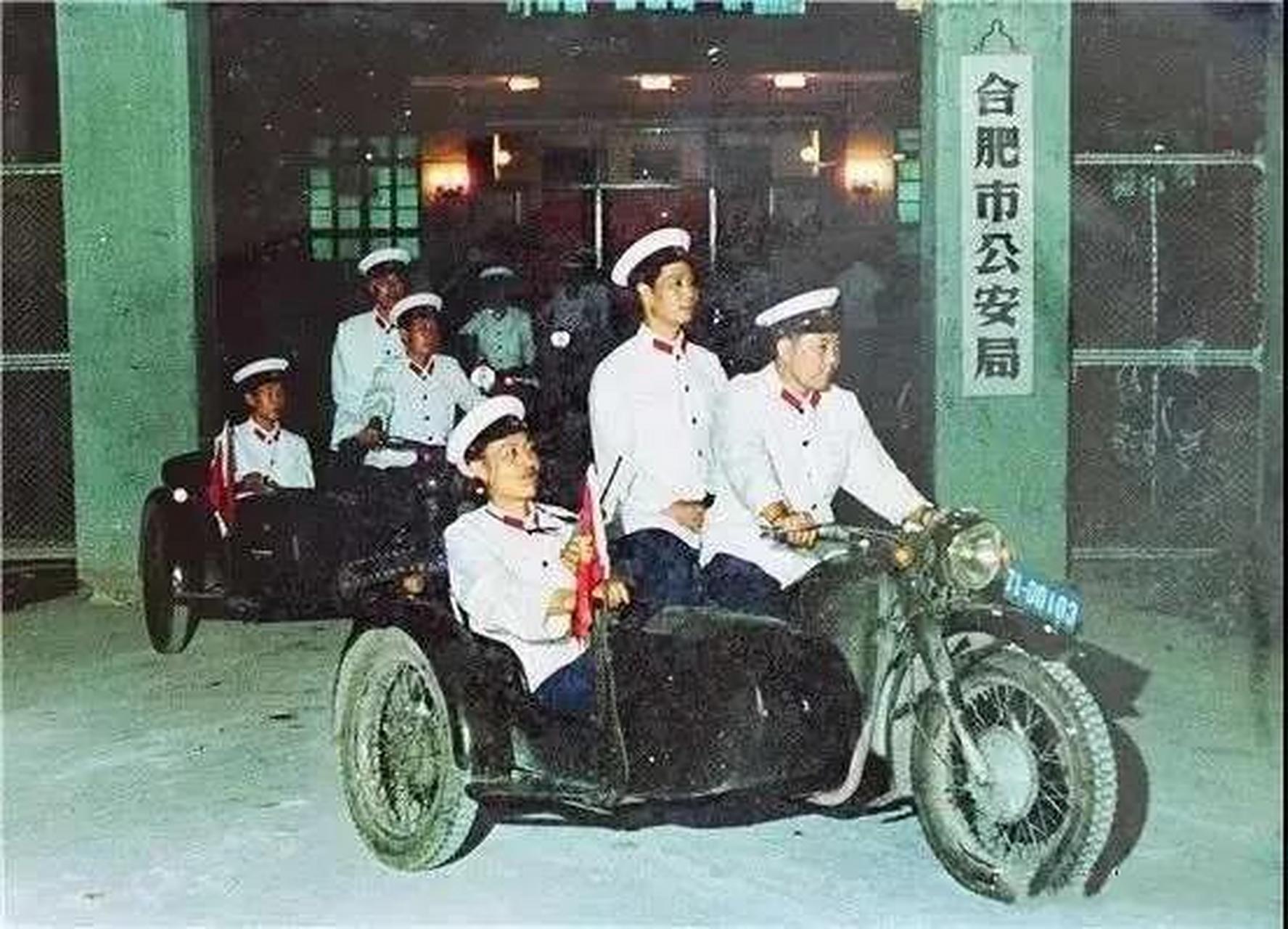 侧三轮摩托车警车图片