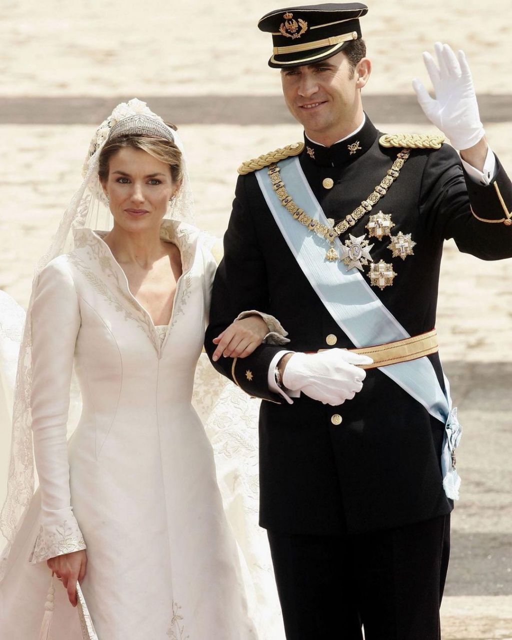 西班牙的费利佩国王和莱蒂齐亚王后,两人可以说是平民与王子的故事了