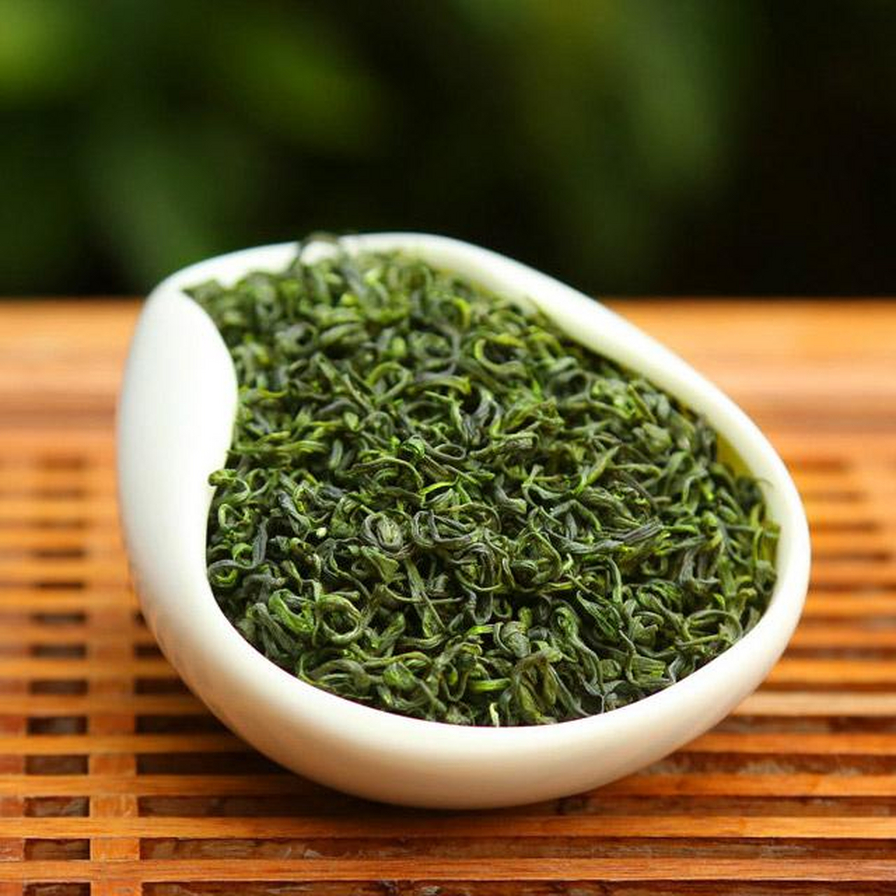 今日佳茗推荐之碧螺春  碧螺春又称洞庭碧螺春,中国十大名茶之一,亦是