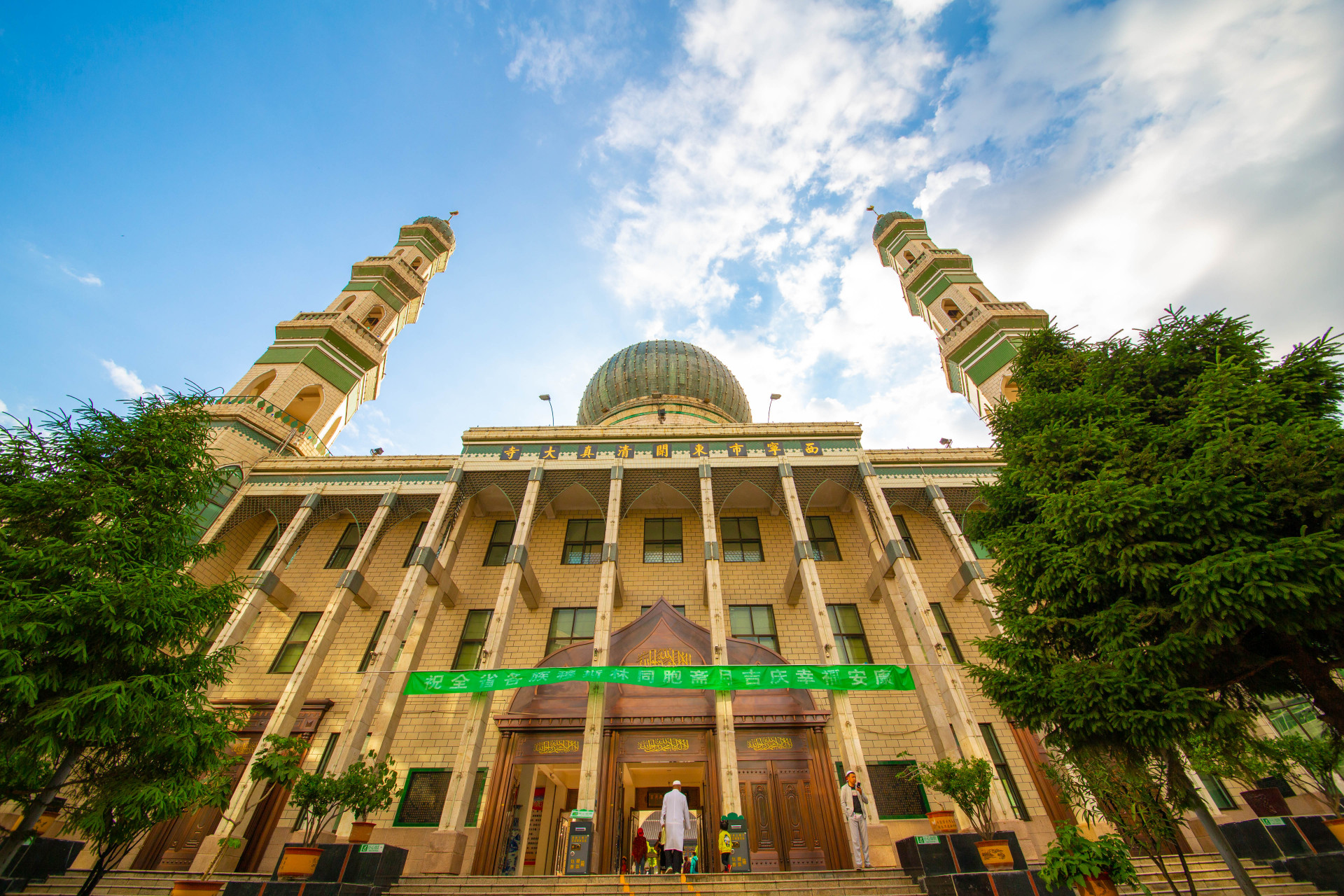 西宁市东关清真大寺,是青海西宁古城的著名建筑,西北地区著名的四大