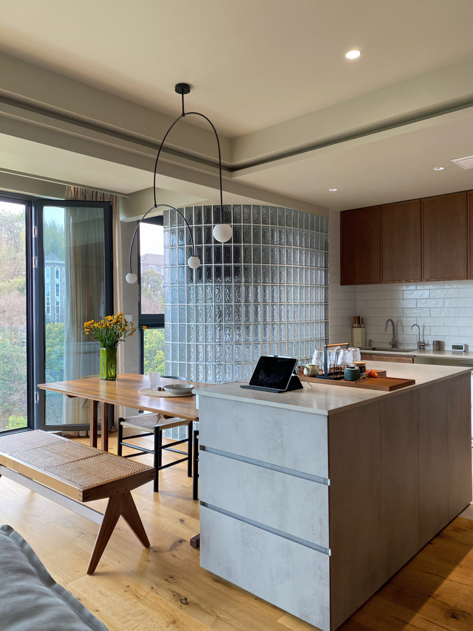 开放式厨房客厅,好看哪够,当然还要好用啊 为了充分利用客厅阳台的