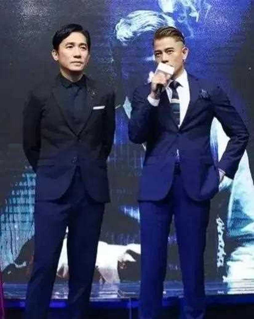 郭富城与梁朝伟颜值都很高,身高都不算高,穿上西装都很不错!  [开心]