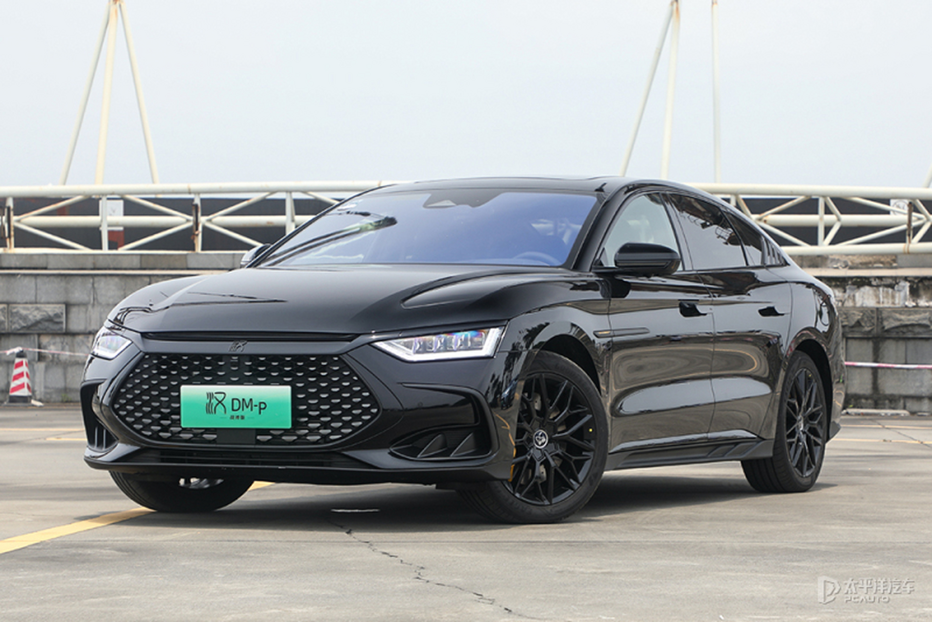 比亚迪汉dm-p战神版有多炸裂? 想要省油?有!百公里亏电油耗5.